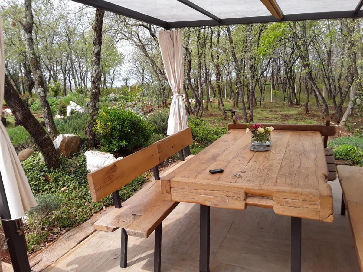 Apartments Bijou With Big Private Garden Near Umag Vilanija Exterior foto