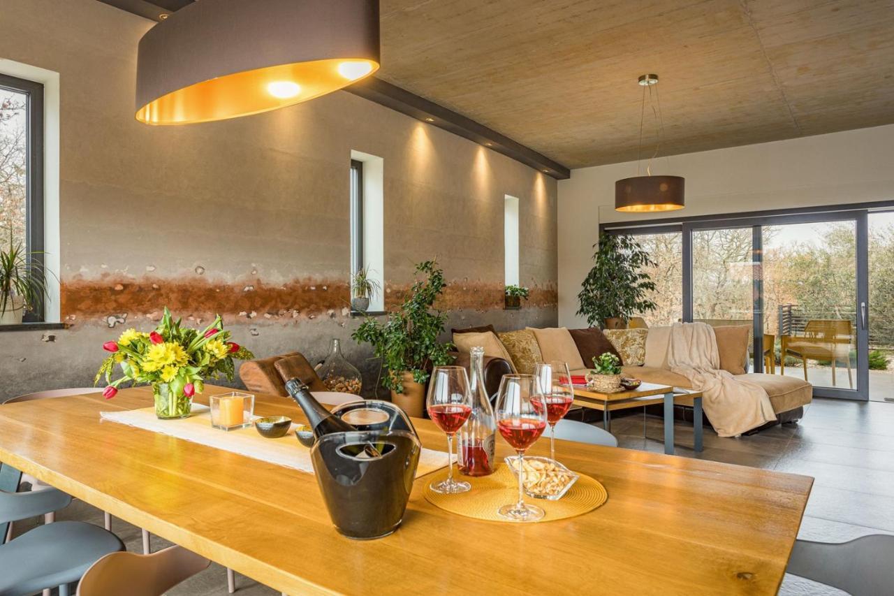 Apartments Bijou With Big Private Garden Near Umag Vilanija Exterior foto
